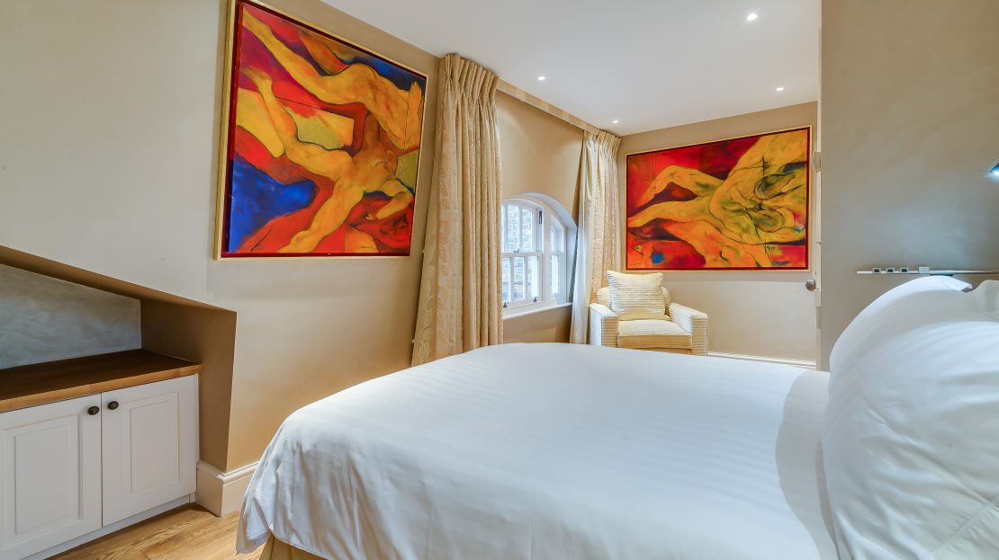 Soames Old Church Street 2 Bedroom House To Rent For Sale Fabulous Property Quiet Street Old Chelsea Sloane Square Kings Road Courtyard Car Parking SW3